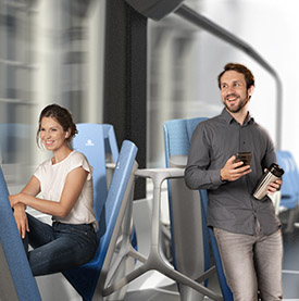 Zwei Bahn-Passagiere benutzen die Grammer Ubility One Sitze (Foto)